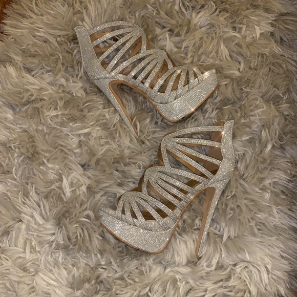 Shiny hi heels - Picture 1 of 5